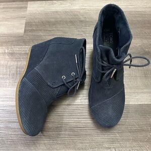Tom’s Women’s Wedges Blue Corduroy Tie Lace Up size 8.5